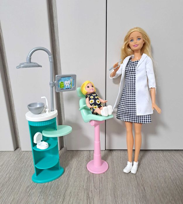 Barbie dentist cu accesorii si fetita