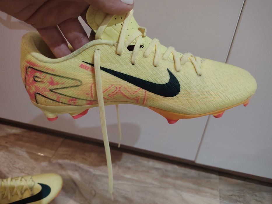 Бутони Nike номер 37, 5