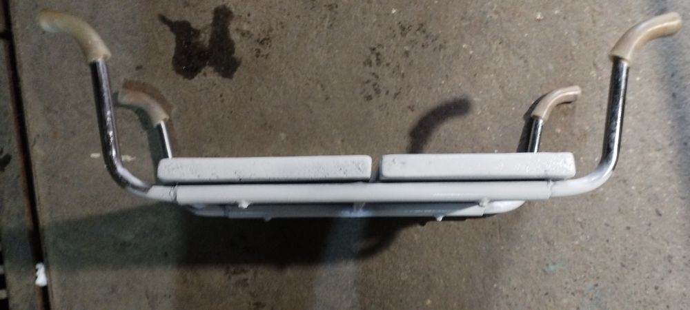 Продам полочку-сиденье  для ванны