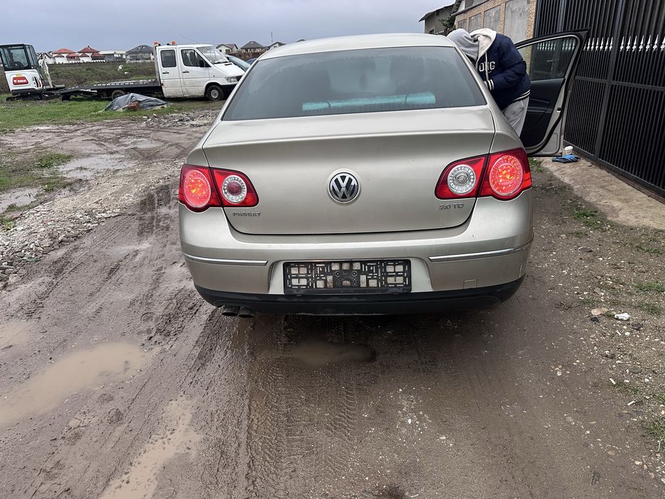 Dezmembrez / dezmembrari passat b6 2.0 bmp dsg  bi-xenon LD1W