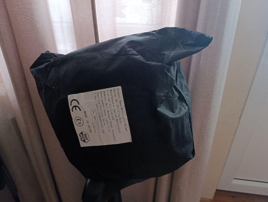 Продавам две модулни (отваряеми) каски