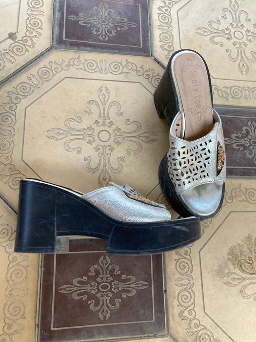 Шлепки на каблуках летние