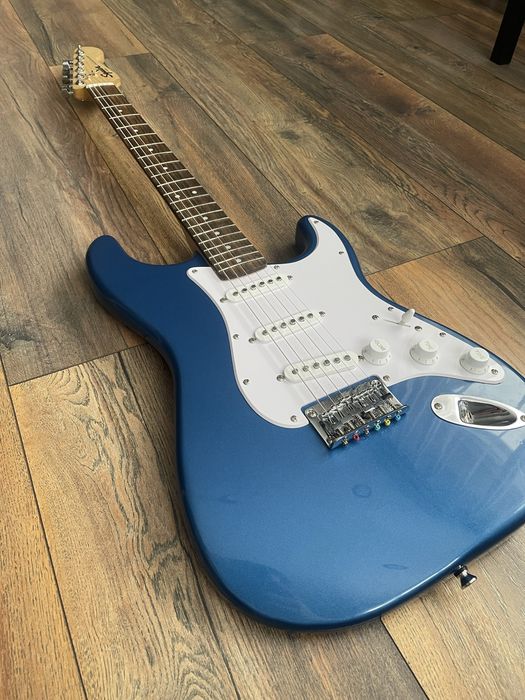 Электрогитара Squier stratocaster