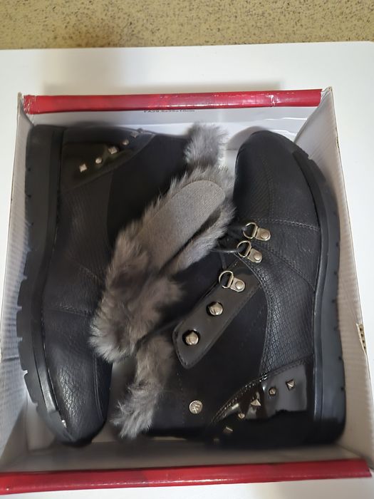 Дамски черни боти нови размер 40