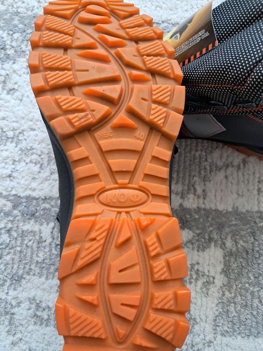 Продаются ботинки