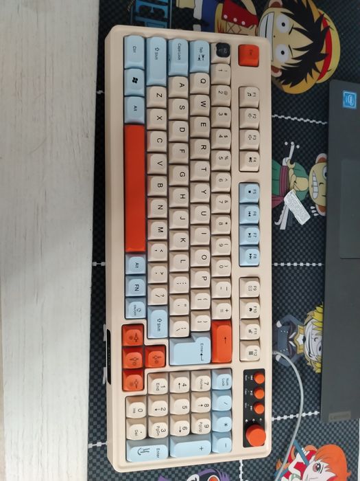 Продам клавиатуру полу мембранная полу механника в отличном состоянии