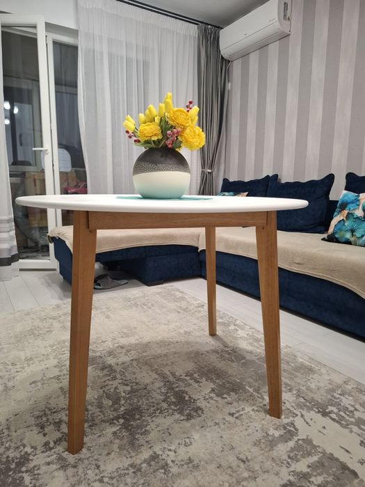 Masa moderna rotunda