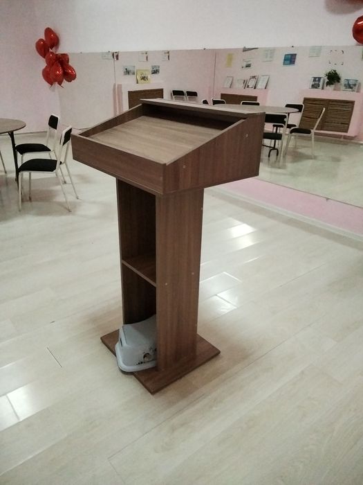 Продам столы стуля трибуна телевизор