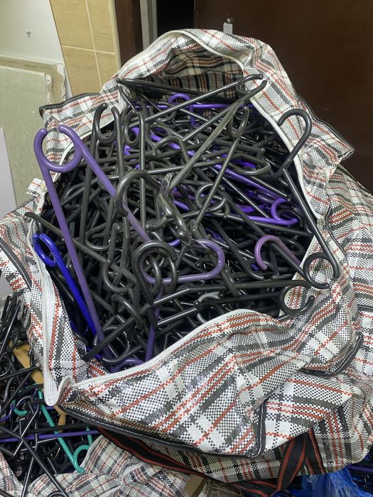 Вешалки. Очень много вешалок оптом