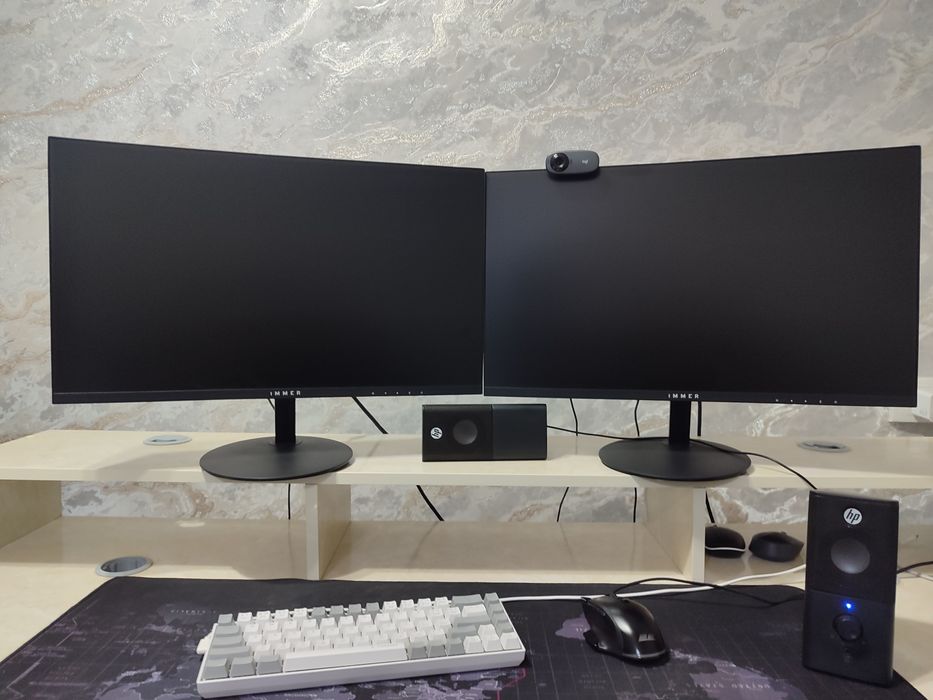 Kompyuter sotiladi 2ta monitor va igrovoy mishka bilan