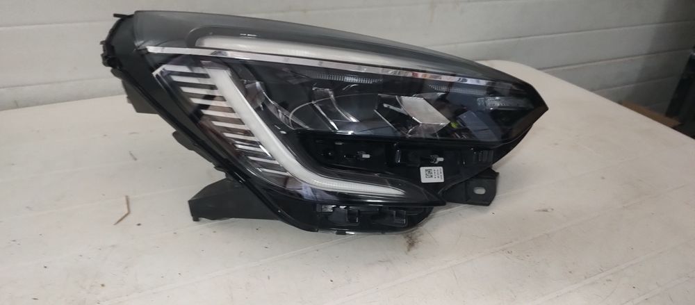Far dreapta clio 5 full led cod 260109379R