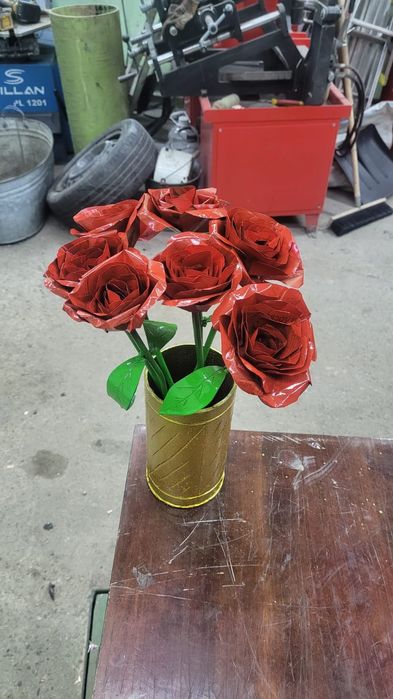 Продам розы из металла на 8 марта