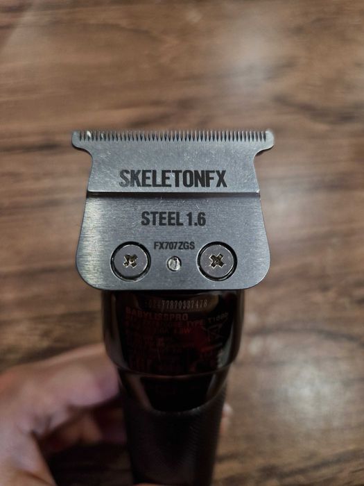 Mașină de contur BaBylissPro Skeleton FX787G Gunsteel fara fir