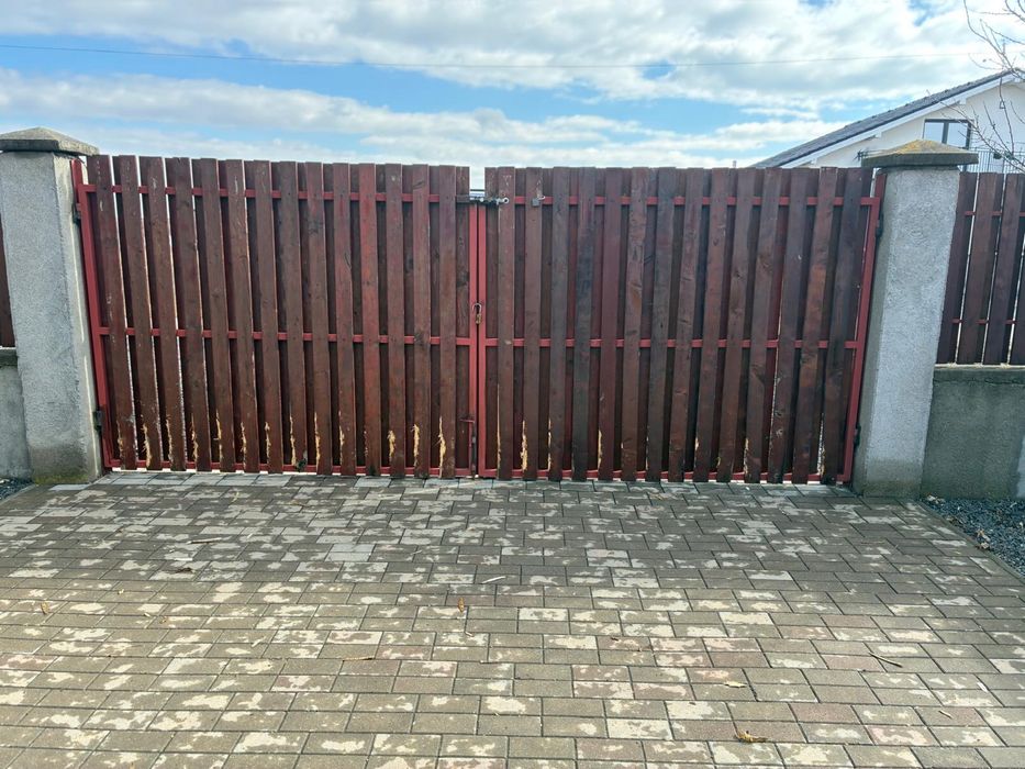 Vand poarta rama de fier si lemn