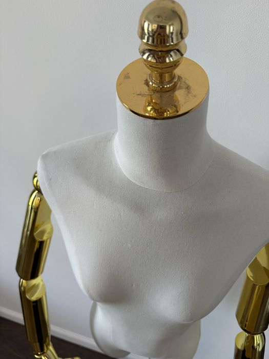 Манекен выстовочный