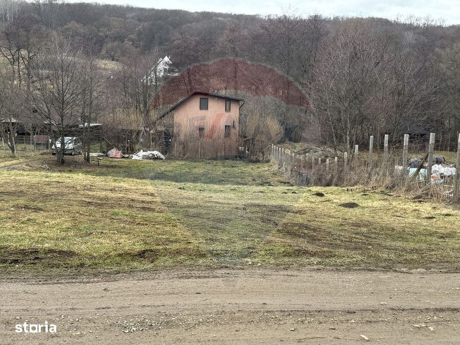 Teren 999 mp. Front 15,70 ml. Valea Garbaului - Floresti