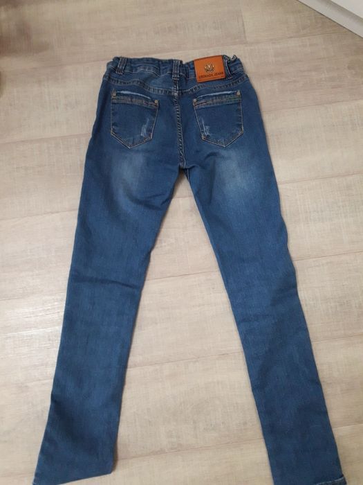 Продам джинсы на девочку