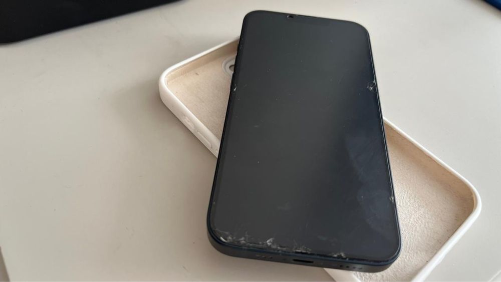 Айфон 13 на 128 гигобайт