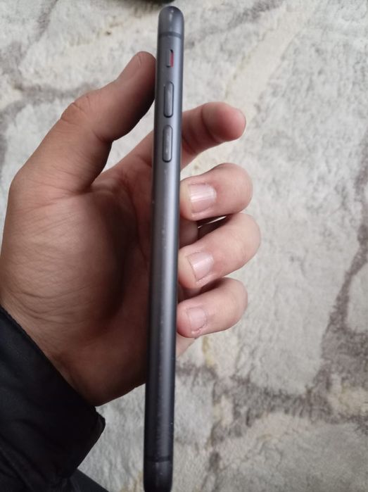 Айфон 11  ГБ:64  Акб: 81