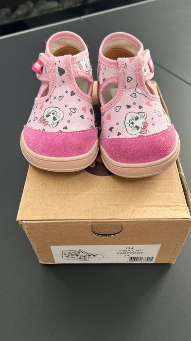 Чисто нови боси пантофи