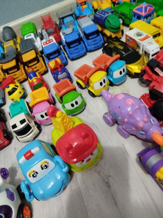 Продам игрушки машинки игрушки для мальчика