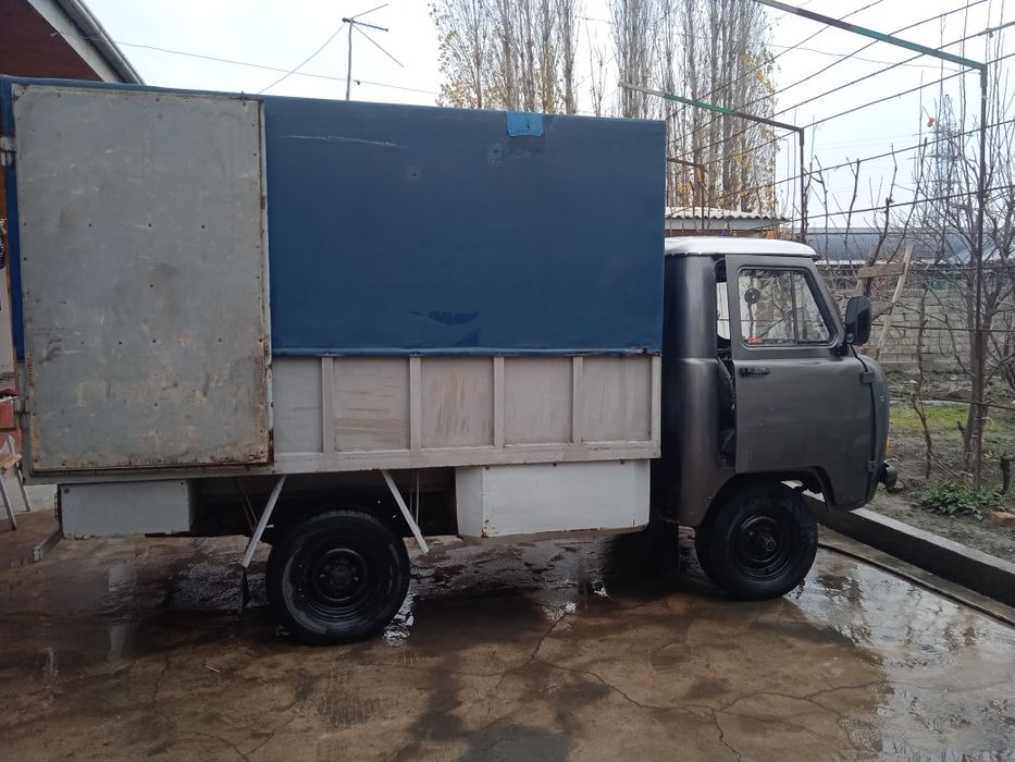 Uazik avtomobil sotiladi