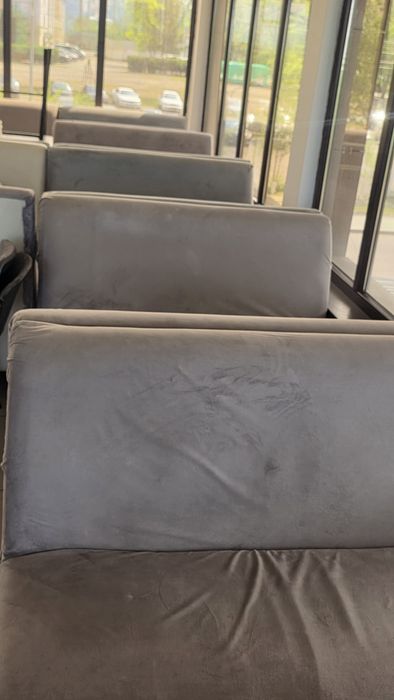 Продам стол и диван для кафе