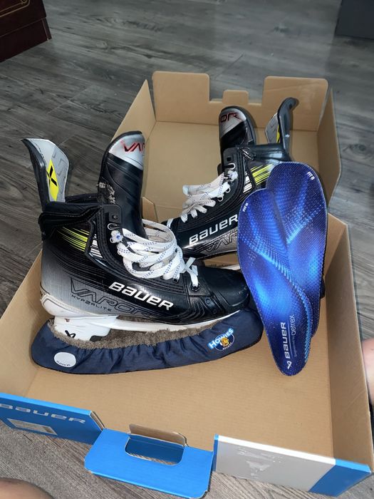 Продам коньки bauer