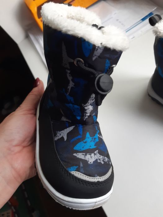 Vând ghete pentru copii