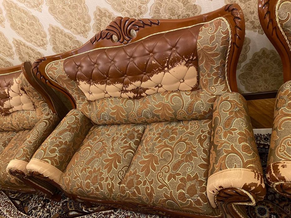 Мягкий мебель с креслом