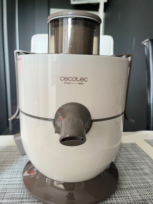 Сокоизтисквачка Cecotec strong titanium