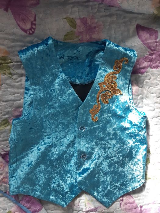 Продам жилетку для мальчика