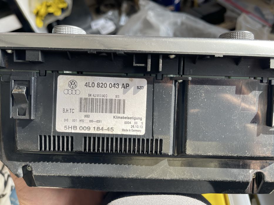 Оригинален Audi Concert CD Плейър / Радио за Audi A4 B7