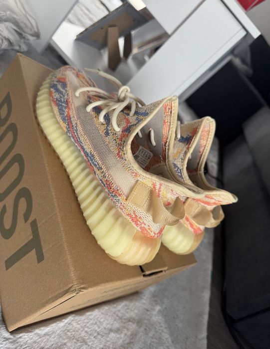 Yeezy 350 (Max oat)