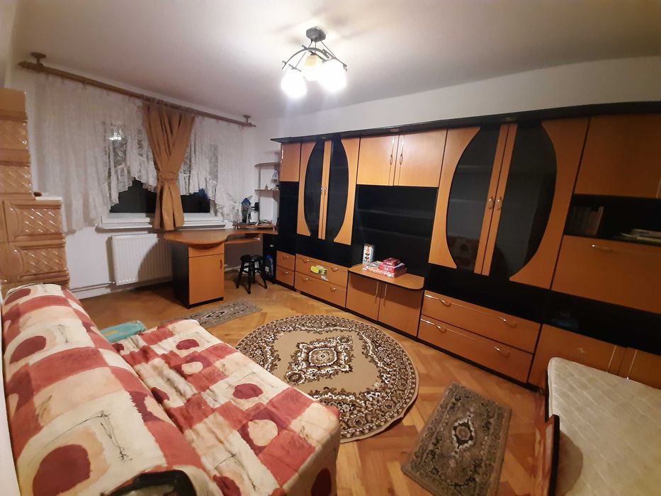 Inchiriez apartament cu 3 camere