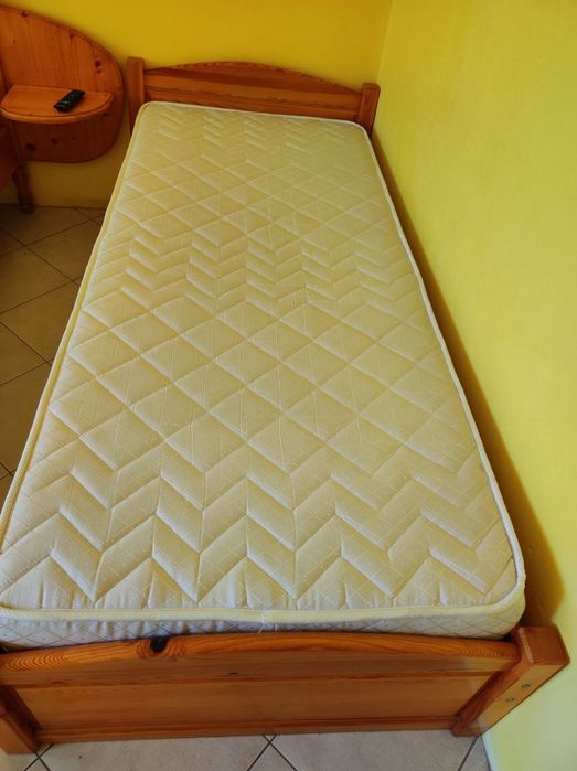 Спални  от масивно дърво с двулицеви матраците без пружини