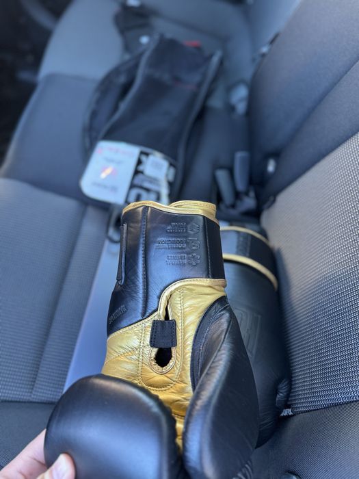 Боксерские перчатки