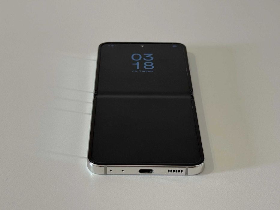 Бартер! Samsung Galaxy Z Flip 5 Cream (Бял)