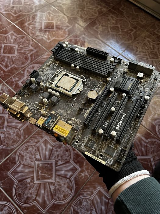Дънна платка ASRock с процесор