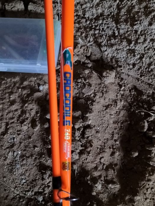 Спиннинг Крокодил 2,4м,+2 набор