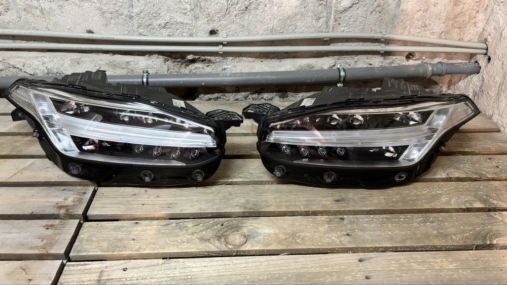 Volvo XC90 II Фарове