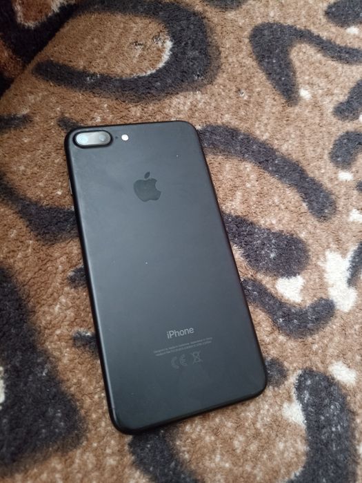 Продам айфон 7+,
