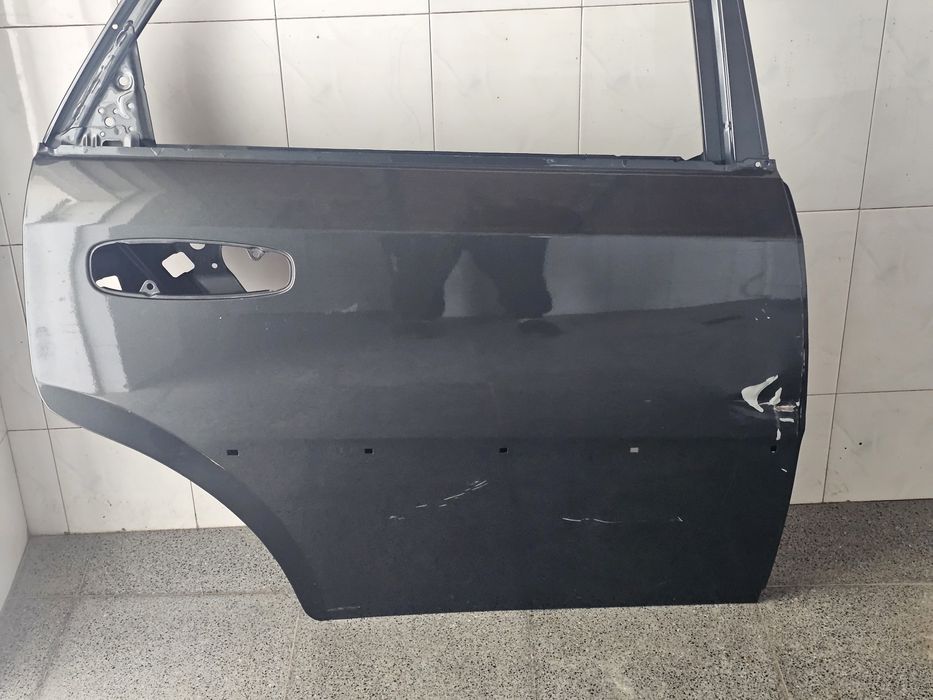 Продам правую заднюю дверь Gentra GK2