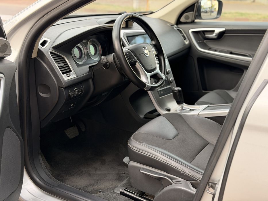 VOLVO XC60 2010 — imagine 5