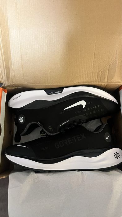 Продам кроссовки Nike 43 размер