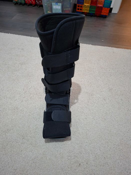 Vând orteză ortopedică Ligastep ROM Walker (Thuasne