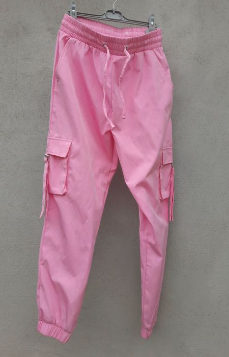 Pantaloni cargo roz