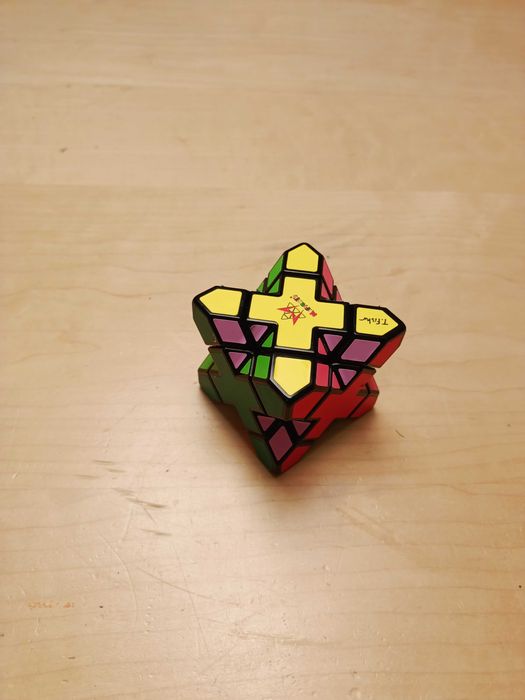 Cuburi Rubik, Kubirik Piraminx, Skweb Extreme