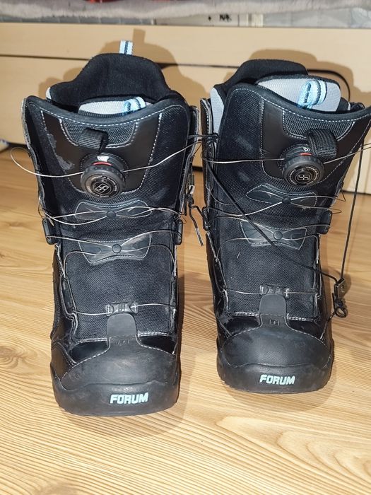 Boots snowboard marca Forum cu sistem de închidere Boa.