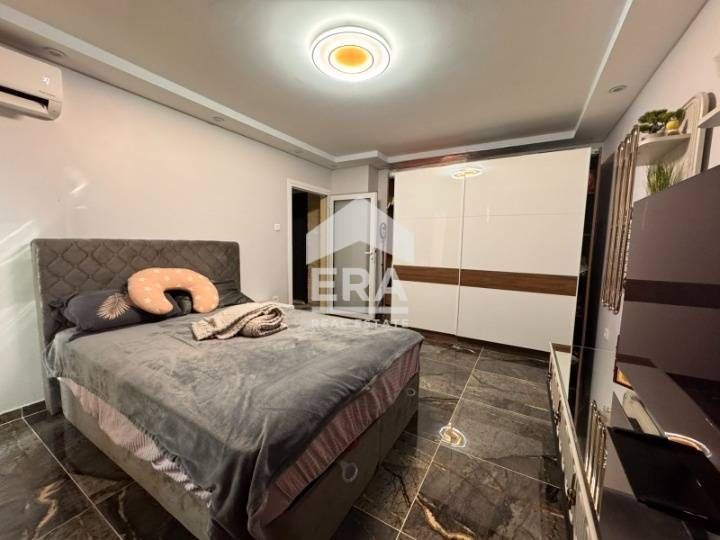 Ексклузивно! Обзаведен, югозападен, тристаен апартамент на среден етаж